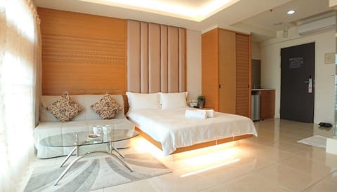 Deluxe Double Room, 1 Double Bed, City View | Blackout drapes, soundproofing, free WiFi