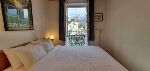 Hypo-allergenic bedding, free WiFi, bed sheets