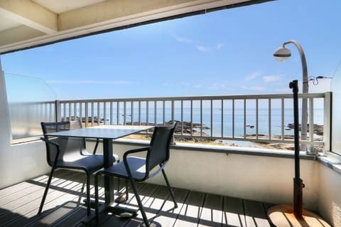 Studio, 1 Queen Bed, Sea View | Terrace/patio