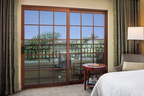 Premium bedding, in-room safe, desk, laptop workspace