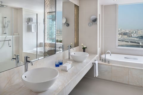 Suite (Diplomatic) | Bathroom | Combined shower/tub, eco-friendly toiletries, hair dryer, bathrobes