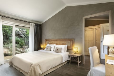 Charming Room | Premium bedding, minibar, in-room safe, desk