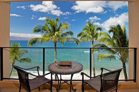 Studio | Outdoor dining
