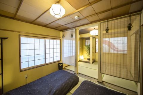 2 bedrooms, desk, blackout drapes, free WiFi