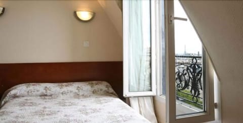 Double Room | Desk, cribs/infant beds, rollaway beds, free WiFi