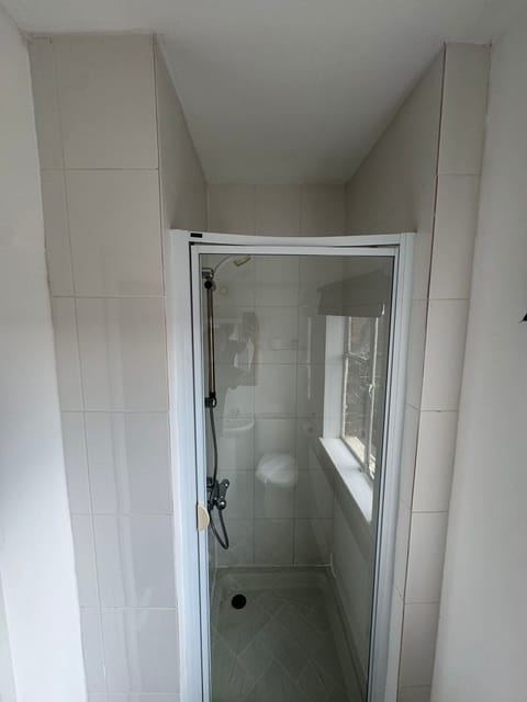 Standard Double Room, Ensuite | Bathroom