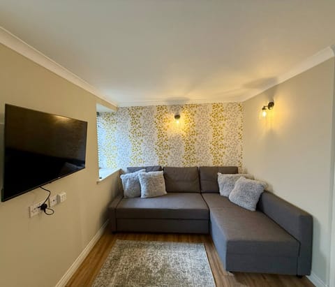 Apartment, 2 Bedrooms, Private Bathroom (Upper Flat) | Bed sheets