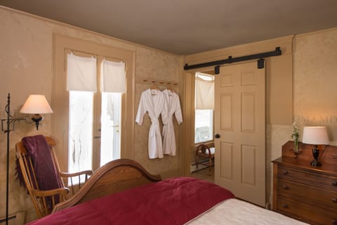 Premium bedding, iron/ironing board, free WiFi, bed sheets