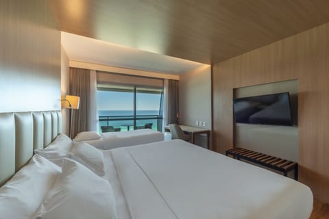 Triple Room (Stilo Vista Mar) | Hypo-allergenic bedding, minibar, in-room safe, desk