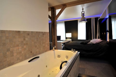 Superior Suite, Multiple Beds (Theme) | Bathroom | Combined shower/tub, eco-friendly toiletries, hair dryer, towels