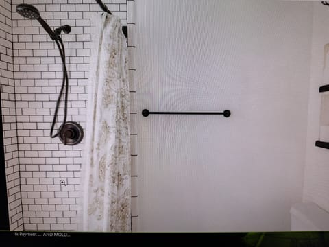 Lanai Room | Bathroom | Shower, free toiletries, hair dryer, bathrobes