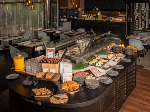 Daily buffet breakfast for a fee
