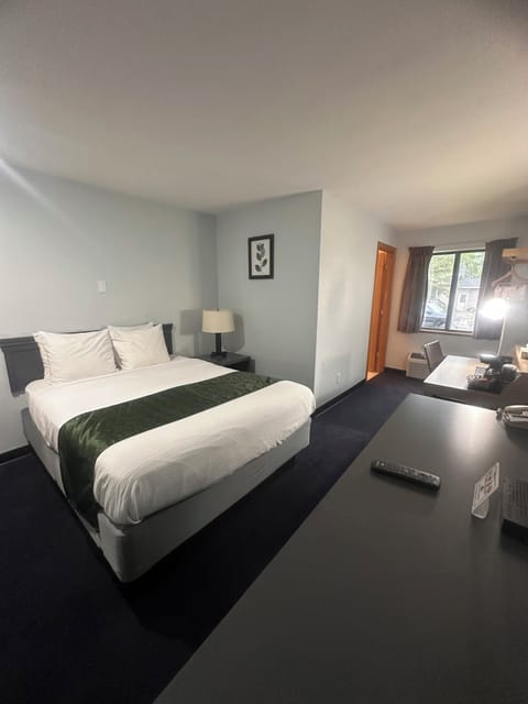 Blackout drapes, soundproofing, iron/ironing board, free WiFi