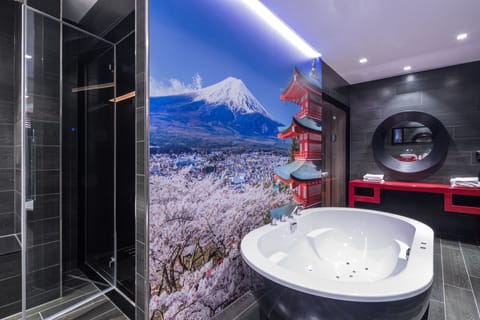 Tokyo Suite | Bathroom | Free toiletries, hair dryer, towels