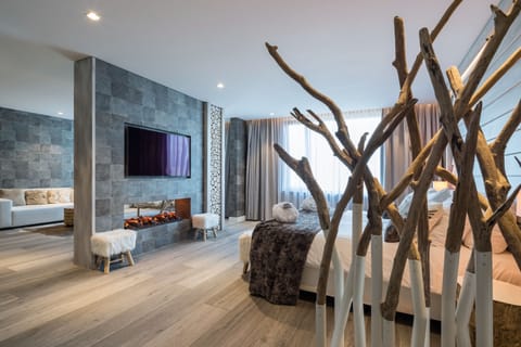 Wsuite | In-room safe, desk, soundproofing, iron/ironing board