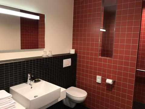 Double Room | Bathroom | Free toiletries, hair dryer, towels