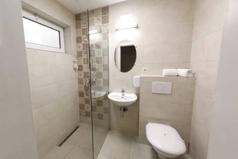 Standard Double Room | Bathroom | Shower, hair dryer, towels
