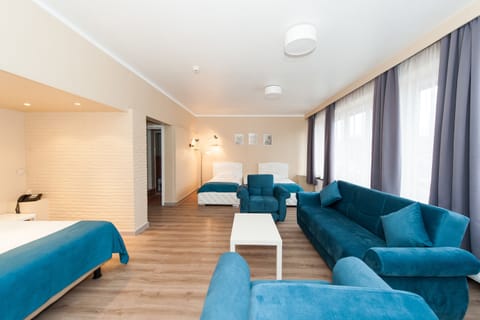 Comfort Quadruple Room | Desk, free WiFi, bed sheets