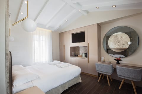 Junior Suite with Private Terrace and Panoramic View | Premium bedding, pillowtop beds, in-room safe, individually decorated