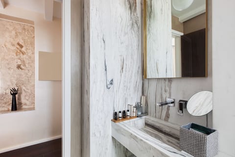 Junior Suite with Private Terrace and Panoramic View | Bathroom sink