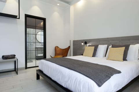 Superior Double Room | Free minibar, in-room safe, desk, blackout drapes