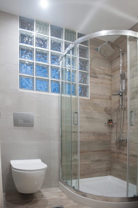 Free toiletries, hair dryer, towels