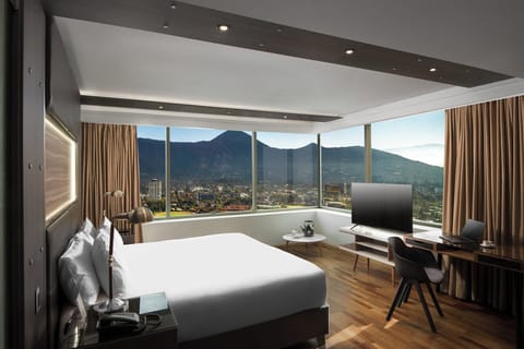 1 bedroom, premium bedding, pillowtop beds, minibar