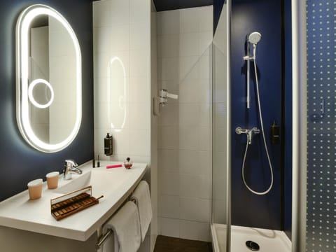 Standard Twin Room, 2 Twin Beds | In-room safe, desk, laptop workspace, soundproofing