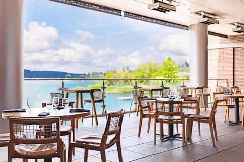 2 restaurants; breakfast, lunch, dinner, and brunch served