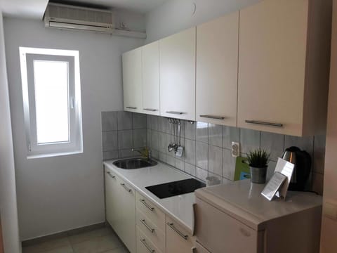 Standard Apartment, 1 Bedroom, Balcony | Desk, soundproofing, free WiFi, bed sheets