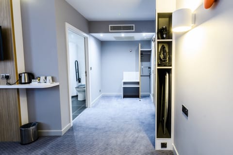 Room, 1 Double Bed, Accessible (with Free Hot Breakfast) | Desk, blackout drapes, iron/ironing board, free cribs/infant beds