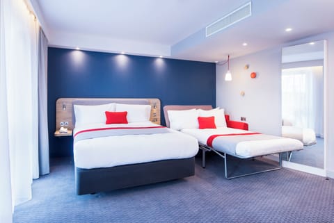 Standard Room, 1 Double Bed (with Free Hot Breakfast) | Desk, blackout drapes, iron/ironing board, free cribs/infant beds
