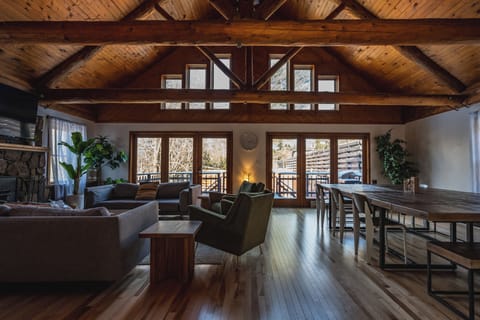 Boha House | Living area | 55-inch TV with cable channels, Netflix, streaming services