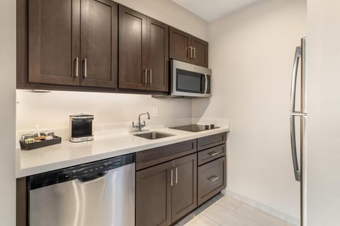 One Bedroom King, Balcony River View | Private kitchen | Full-size fridge, microwave, dishwasher, cookware/dishes/utensils