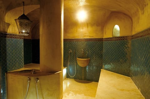 Couples treatment rooms, sauna, hot tub, steam room, Turkish bath