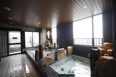 Indoor spa tub