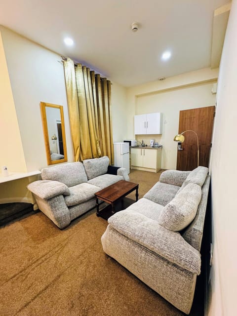 Deluxe Suite, 1 Double Bed, Non Smoking, Microwave | Living area | Flat-screen TV
