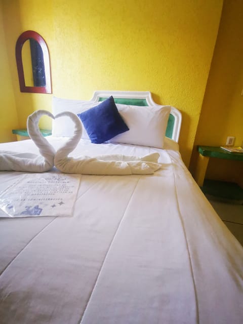 Double Room, 1 Queen Bed | Iron/ironing board, free WiFi, bed sheets