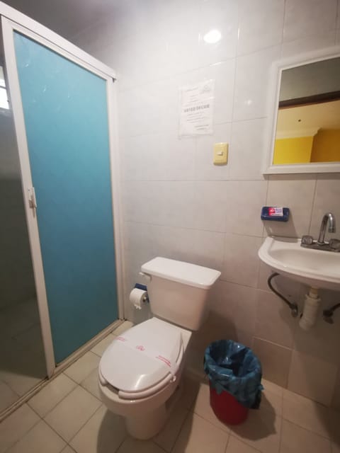 Double Room, 1 Queen Bed | Bathroom | Shower, free toiletries, towels