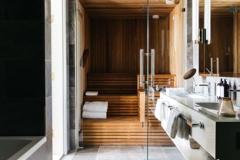 St. George Suite - Including Spa Access | Hypo-allergenic bedding, minibar, in-room safe, soundproofing