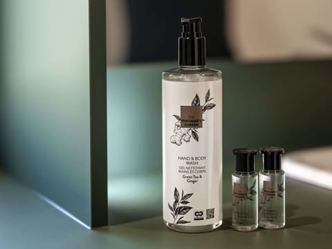 Shower, rainfall showerhead, free toiletries, hair dryer