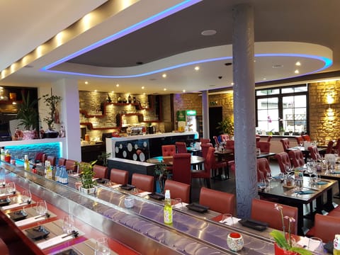 Lunch and dinner served, Chinese cuisine