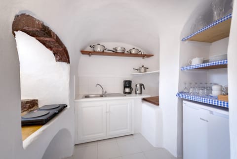 Classic Villa, Sea View | Private kitchen | Full-size fridge, stovetop, electric kettle, toaster