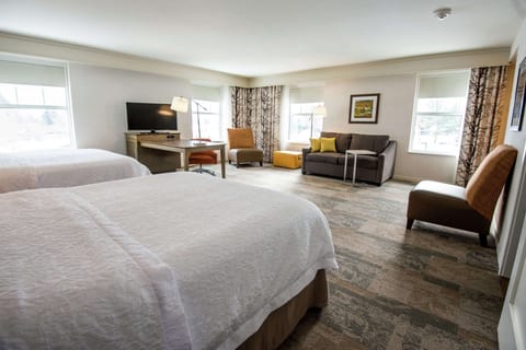 Studio, 2 Queen Beds, Non Smoking, Refrigerator & Microwave (Wet Bar) | Premium bedding, in-room safe, desk, blackout drapes