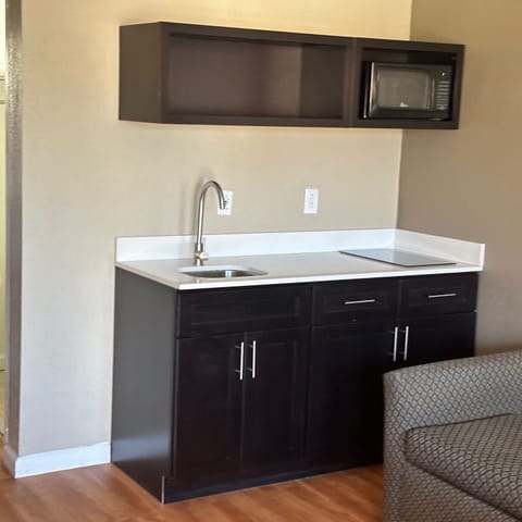 Fridge, microwave, stovetop, kitchen islands