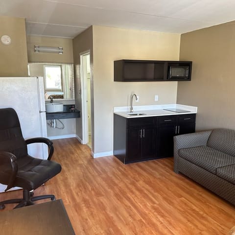 Fridge, microwave, stovetop, kitchen islands