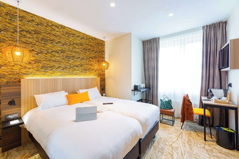 Deluxe Room, 2 Twin Beds, Non Smoking | Premium bedding, in-room safe, desk, laptop workspace