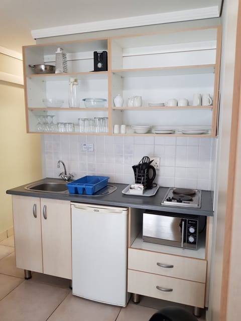 Cottage | Private kitchen | Fridge, electric kettle, cookware/dishes/utensils