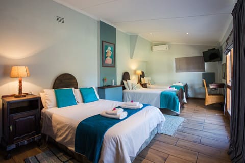 Quadruple Room | Individually decorated, individually furnished, desk, laptop workspace