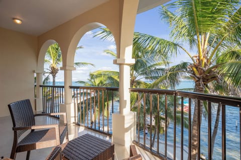 1 Bedroom Oceanfront Balcony Suite | Terrace/patio